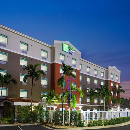 Holiday Inn Express & Suites Pembroke Pines-Sheridan St By Ihg Екстериор снимка