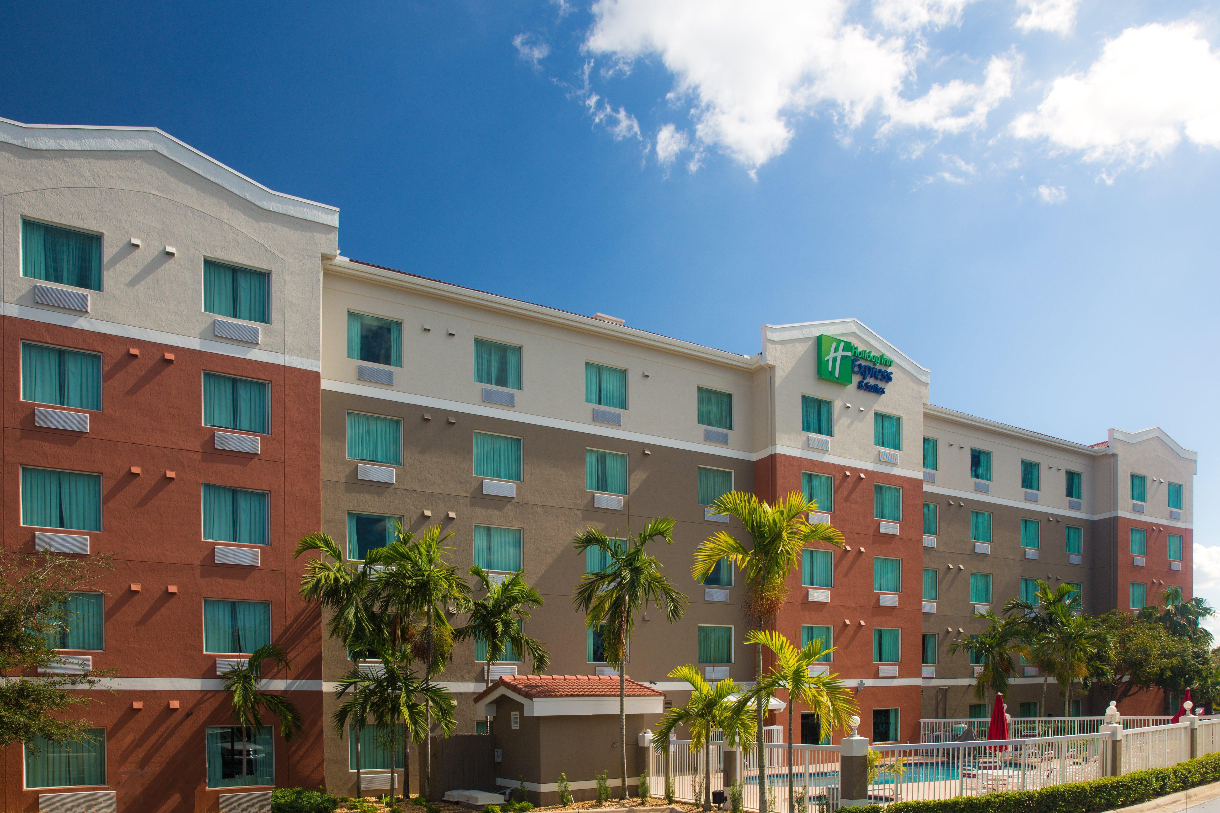 Holiday Inn Express & Suites Pembroke Pines-Sheridan St By Ihg Екстериор снимка