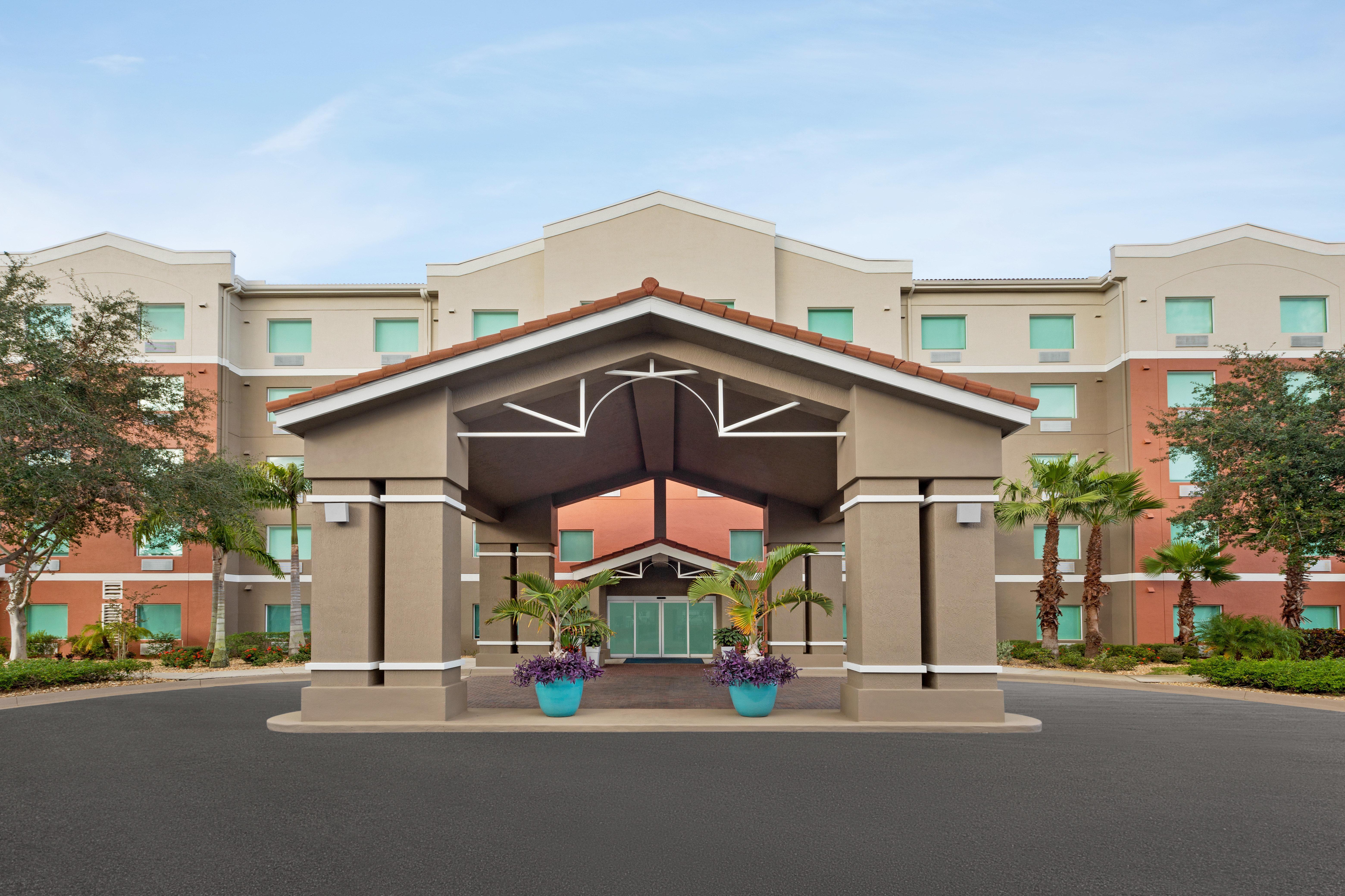 Holiday Inn Express & Suites Pembroke Pines-Sheridan St By Ihg Екстериор снимка