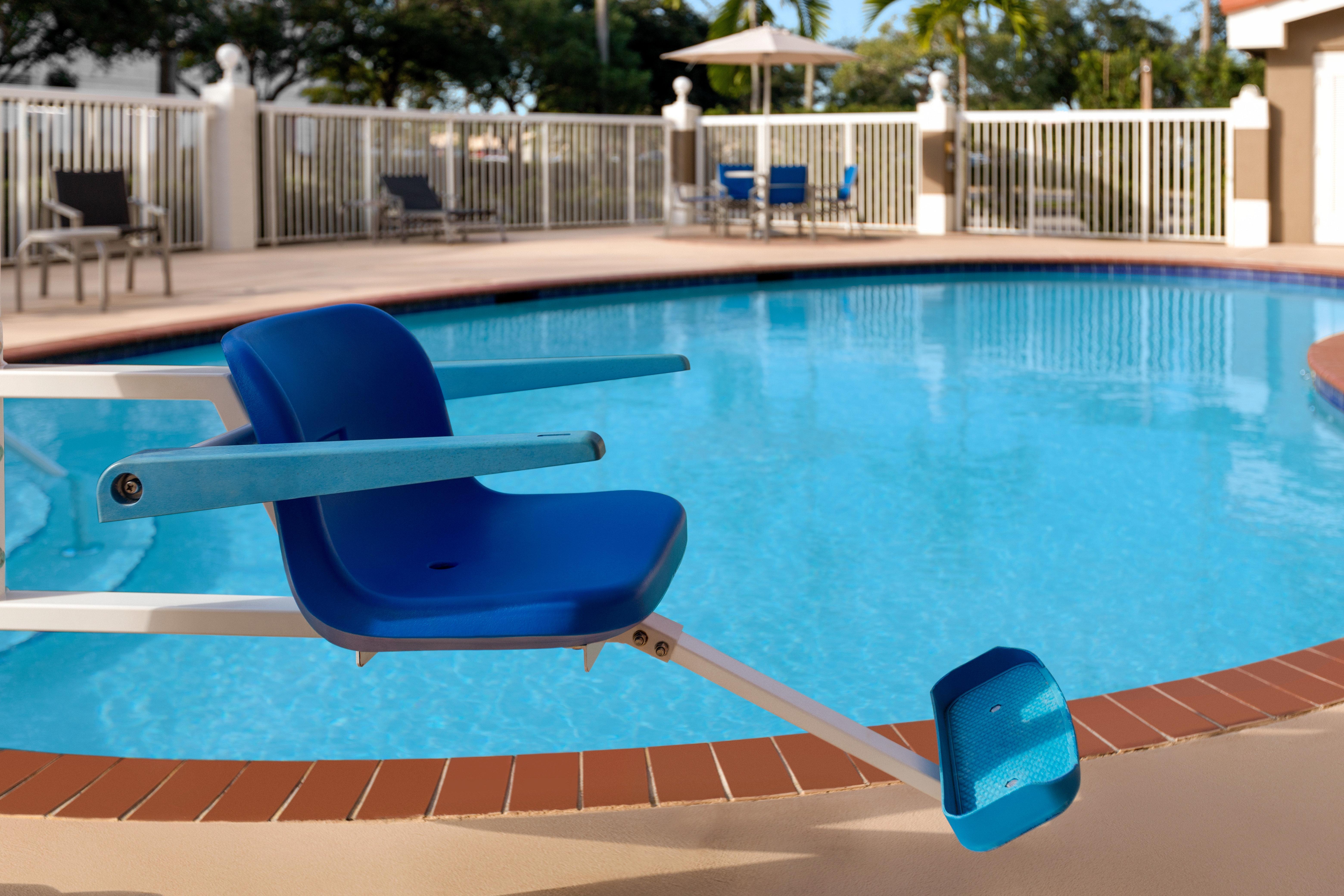 Holiday Inn Express & Suites Pembroke Pines-Sheridan St By Ihg Екстериор снимка