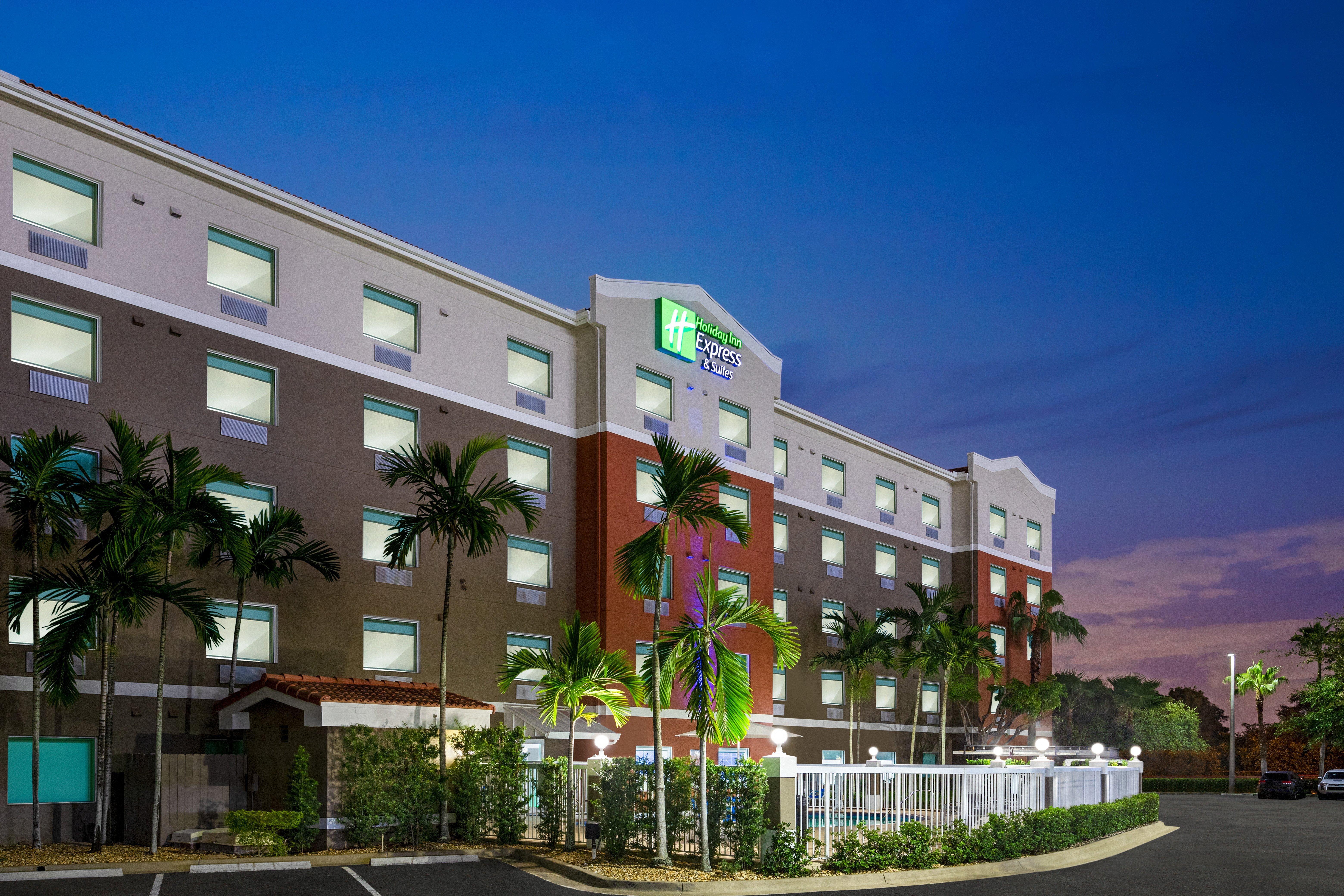 Holiday Inn Express & Suites Pembroke Pines-Sheridan St By Ihg Екстериор снимка