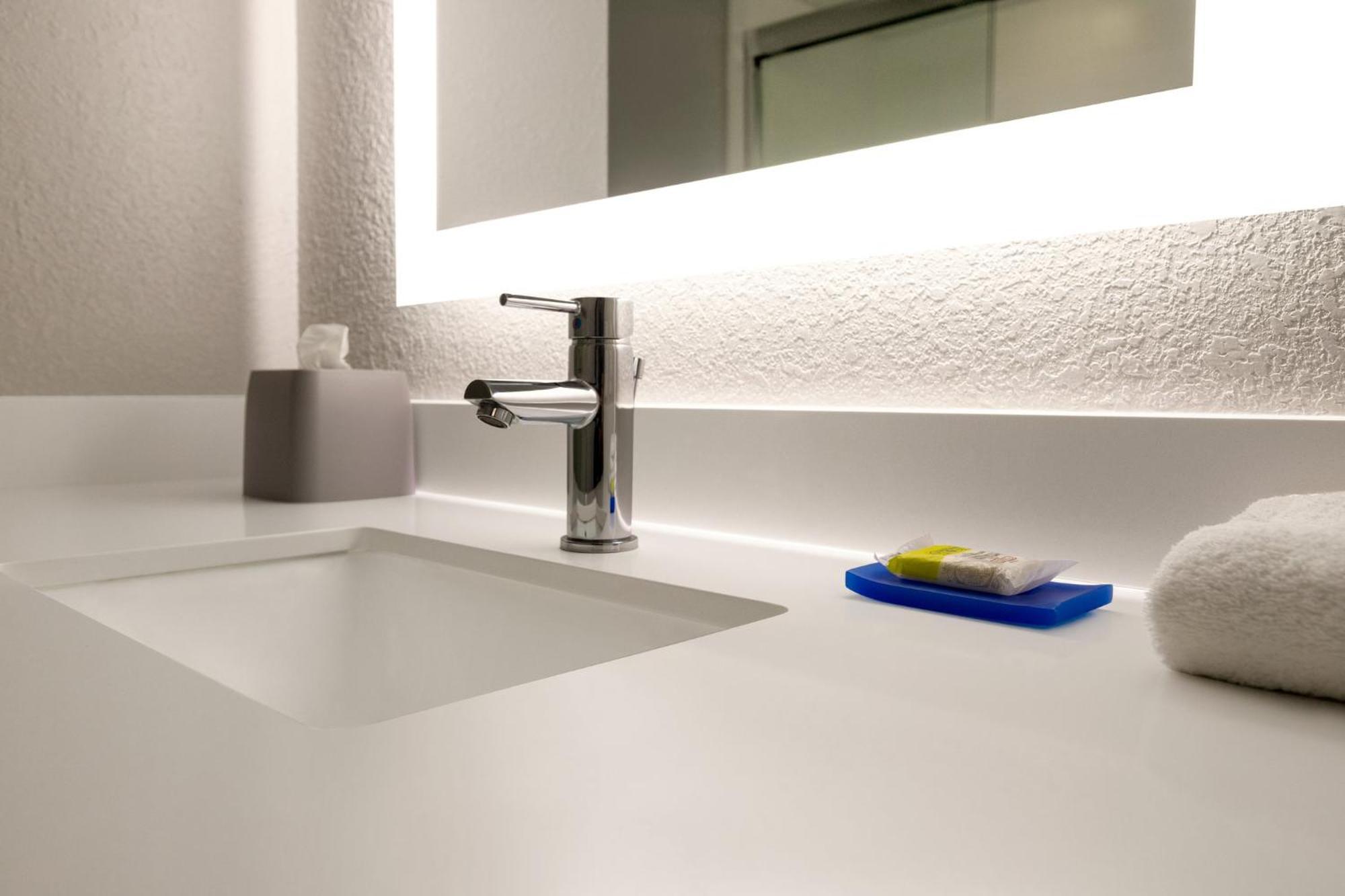 Holiday Inn Express & Suites Pembroke Pines-Sheridan St By Ihg Екстериор снимка